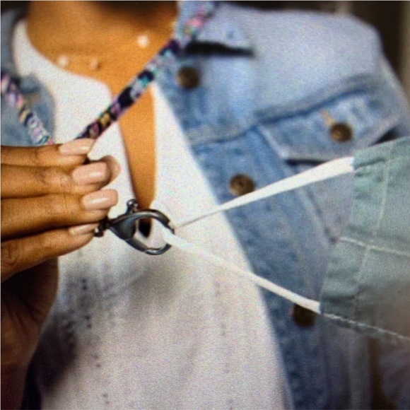 NWT Vera Bradley Face Mask on a Lanyard Painted Medallions Mask/Zen Gray Lanyard - Picture 10 of 11